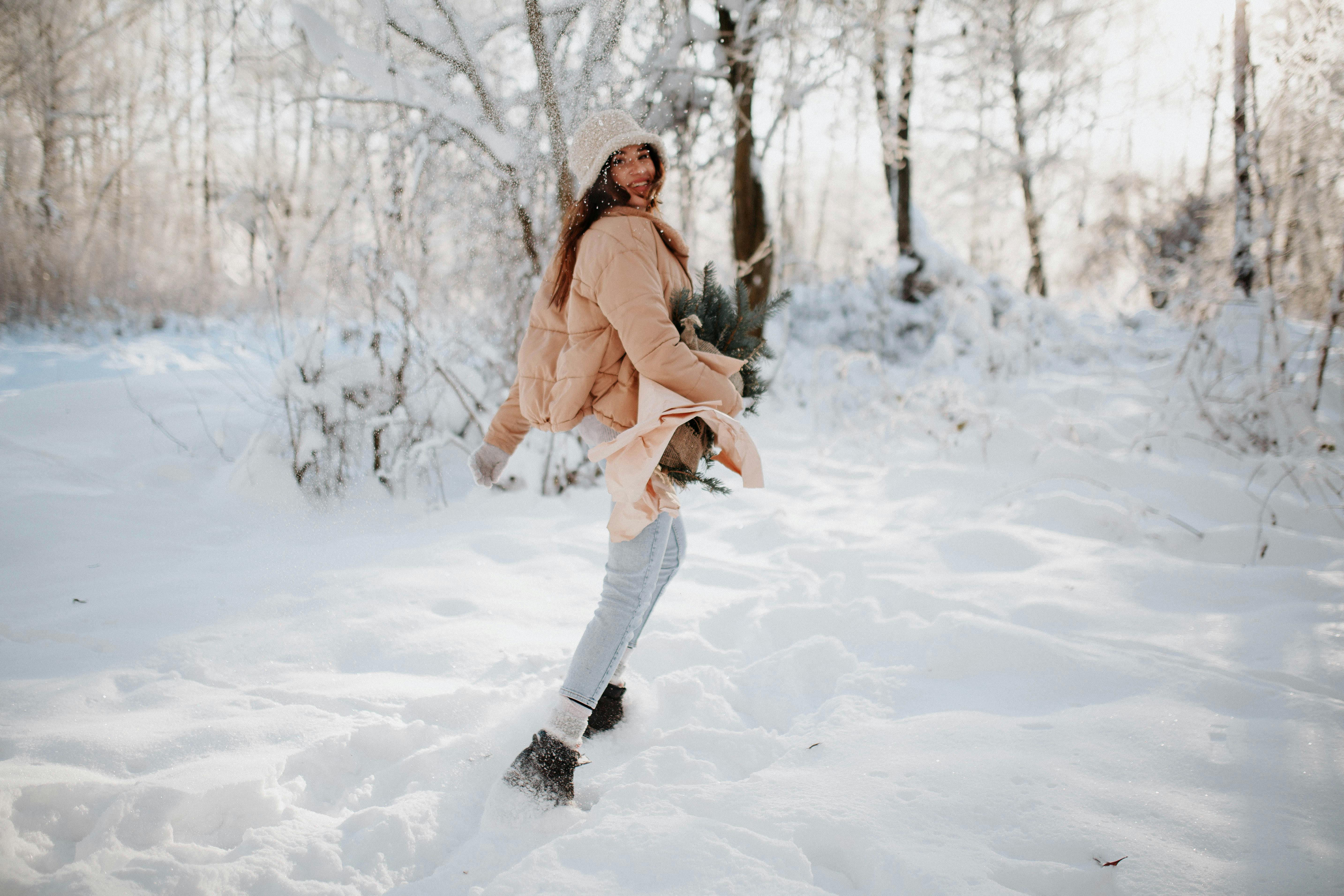 Niña, Invierno, Nieve, Guantes, Caminar · Foto de stock gratuita