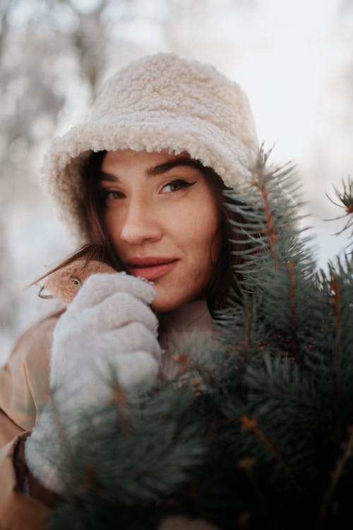 Fotobanka s bezplatnými fotkami na tému klobúk, listy, model