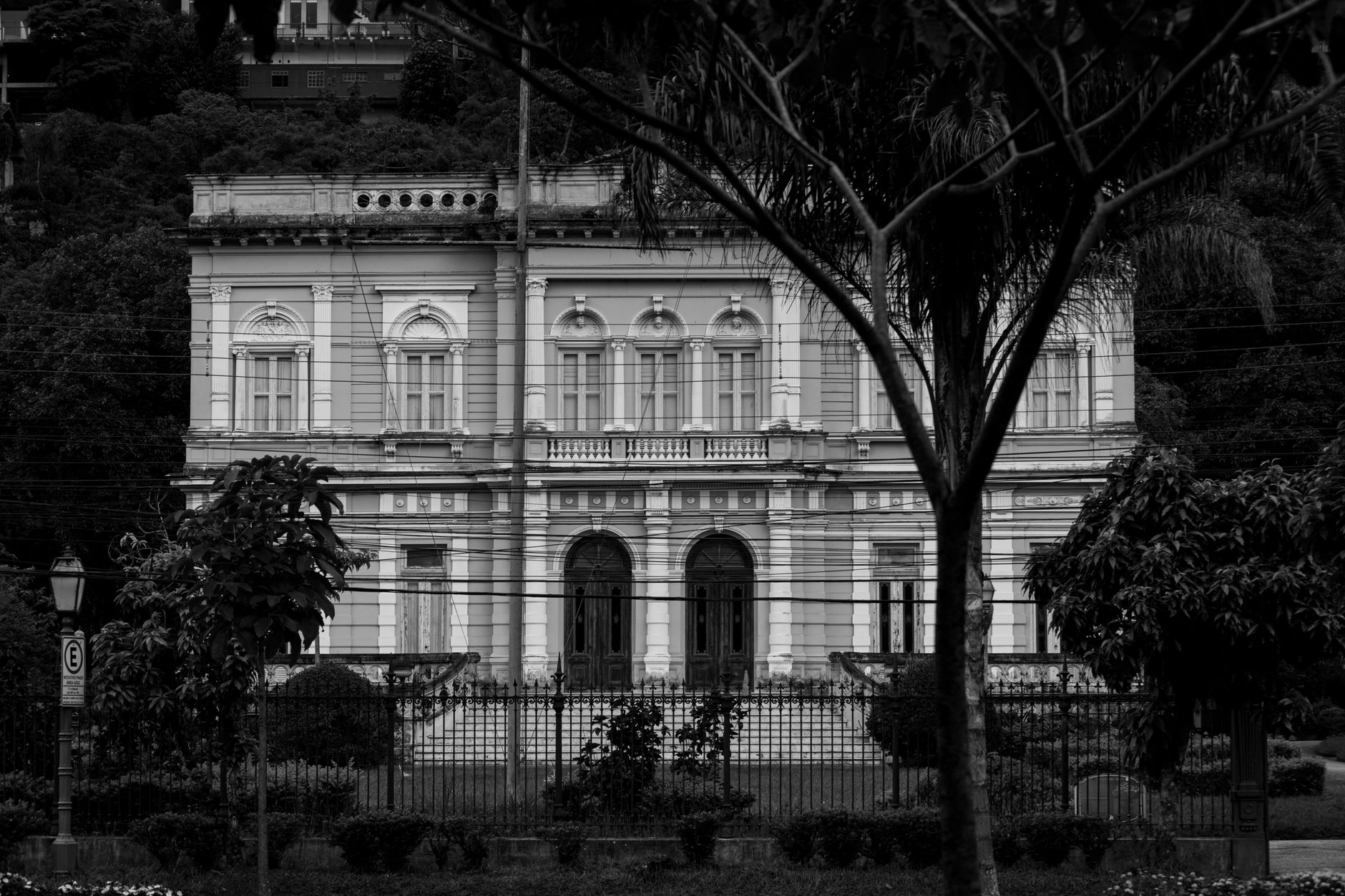 Governo do RJ promete quitar salários atrasados do programa Rio Sem LGBTIfobia