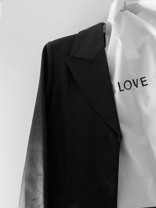 Fotos de stock gratuitas de amor, blanco y negro, camisa