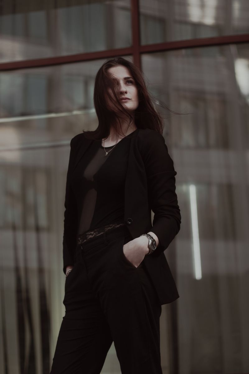 Woman in a knit blazer with dark jeans for business casual