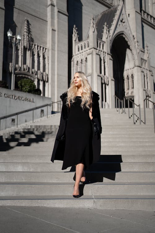 Gratis stockfoto met blondine, gebouw, kathedraal