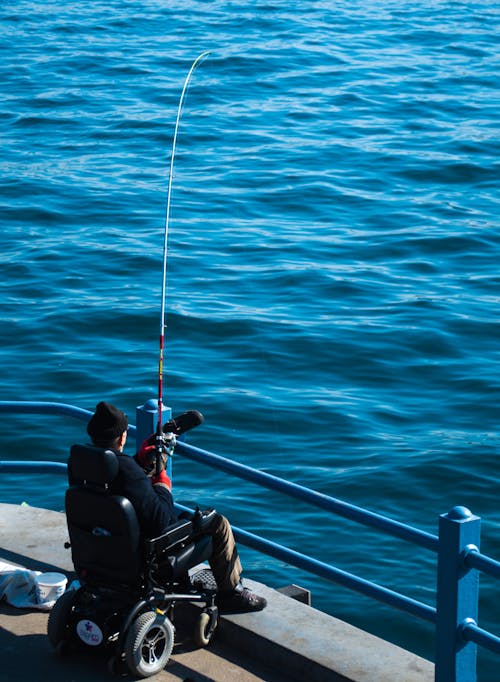 Ilmainen kuvapankkikuva tunnisteilla istuminen, kalastaja, kalastus
