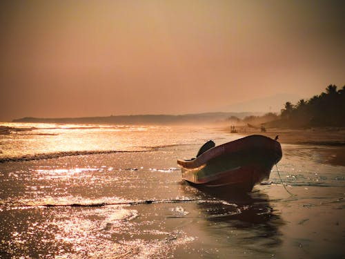 Foto d'estoc gratuïta de platja, posta de sol daurada, sobre el mar