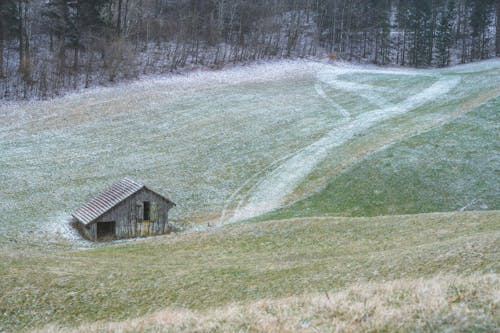 Ilmainen kuvapankkikuva tunnisteilla lumi, maalaistalo, maaseudun