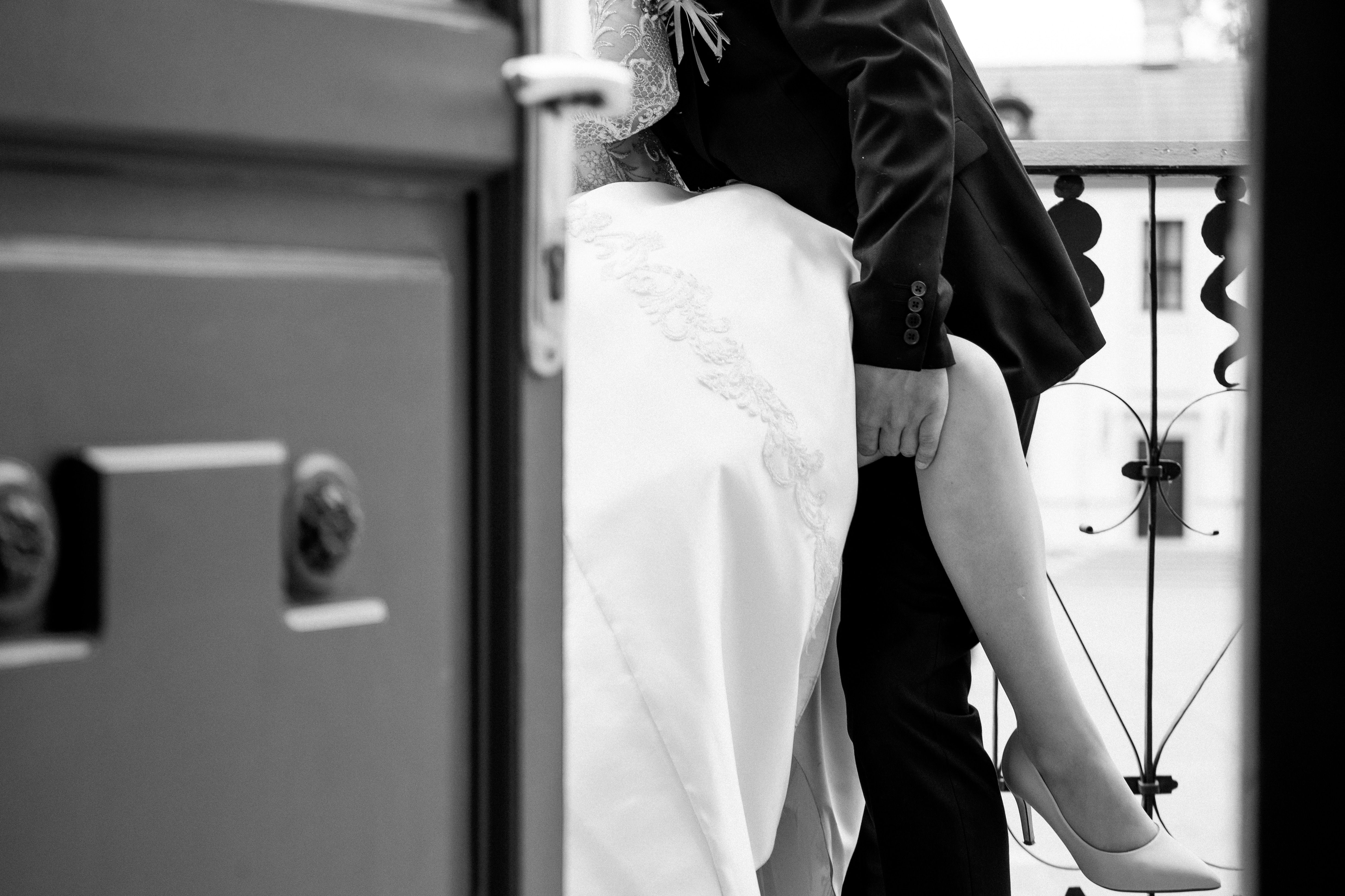 Husband And Wife Having A Meaningful Converation Photos, Download The