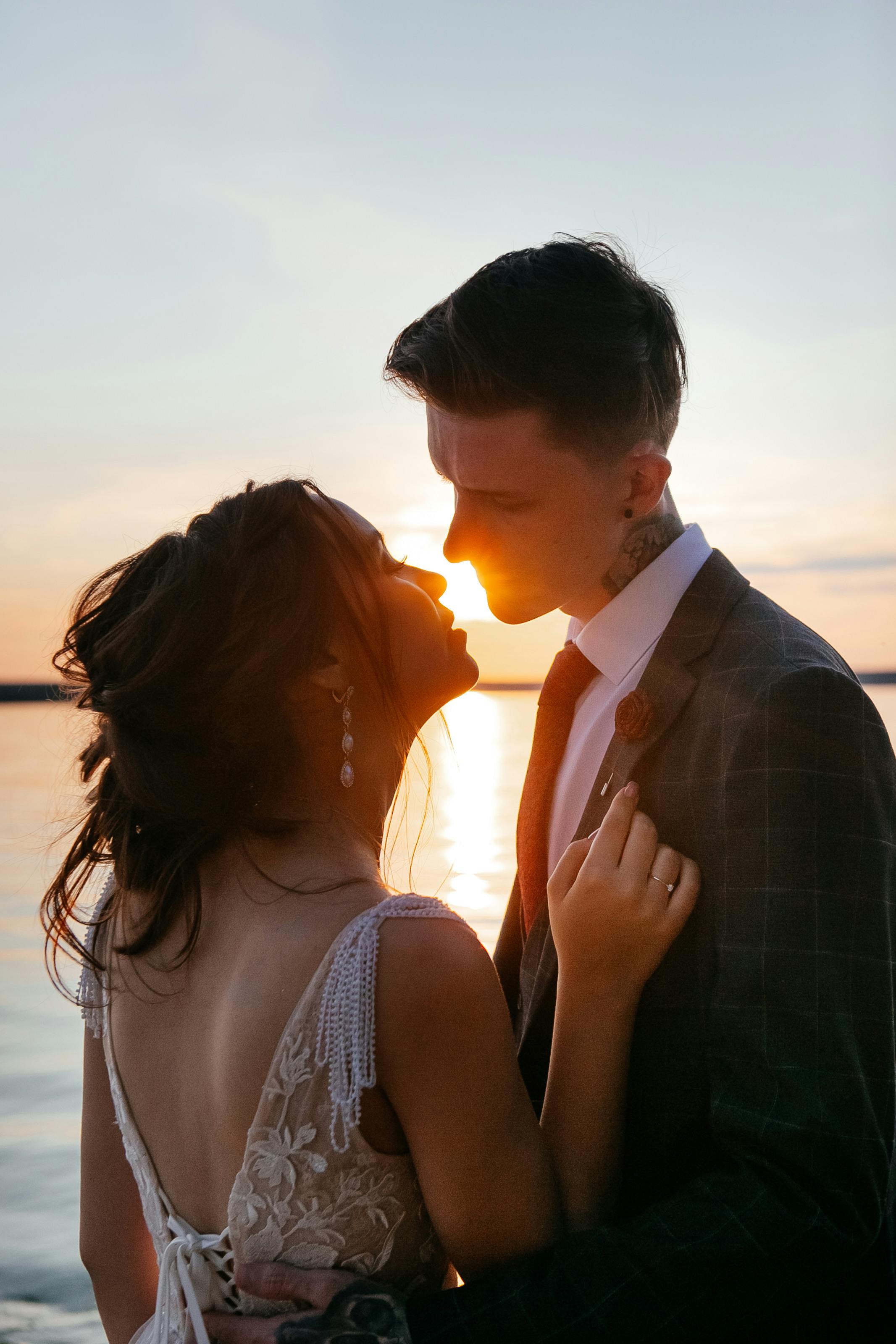 couple kissing at sunset