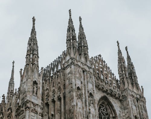 Foto profissional grátis de arquitetura gótica, catedral de milão, católico