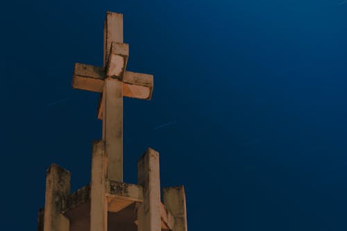Foto profissional grátis de cair da noite, capela, cemitério
