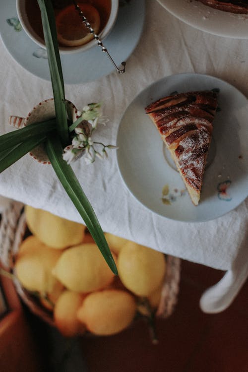 Gratis stockfoto met bloemen, bord, bovenaanzicht