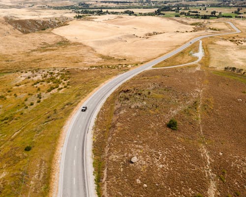 Foto d'estoc gratuïta de carretera, cotxe, foto des d'un dron