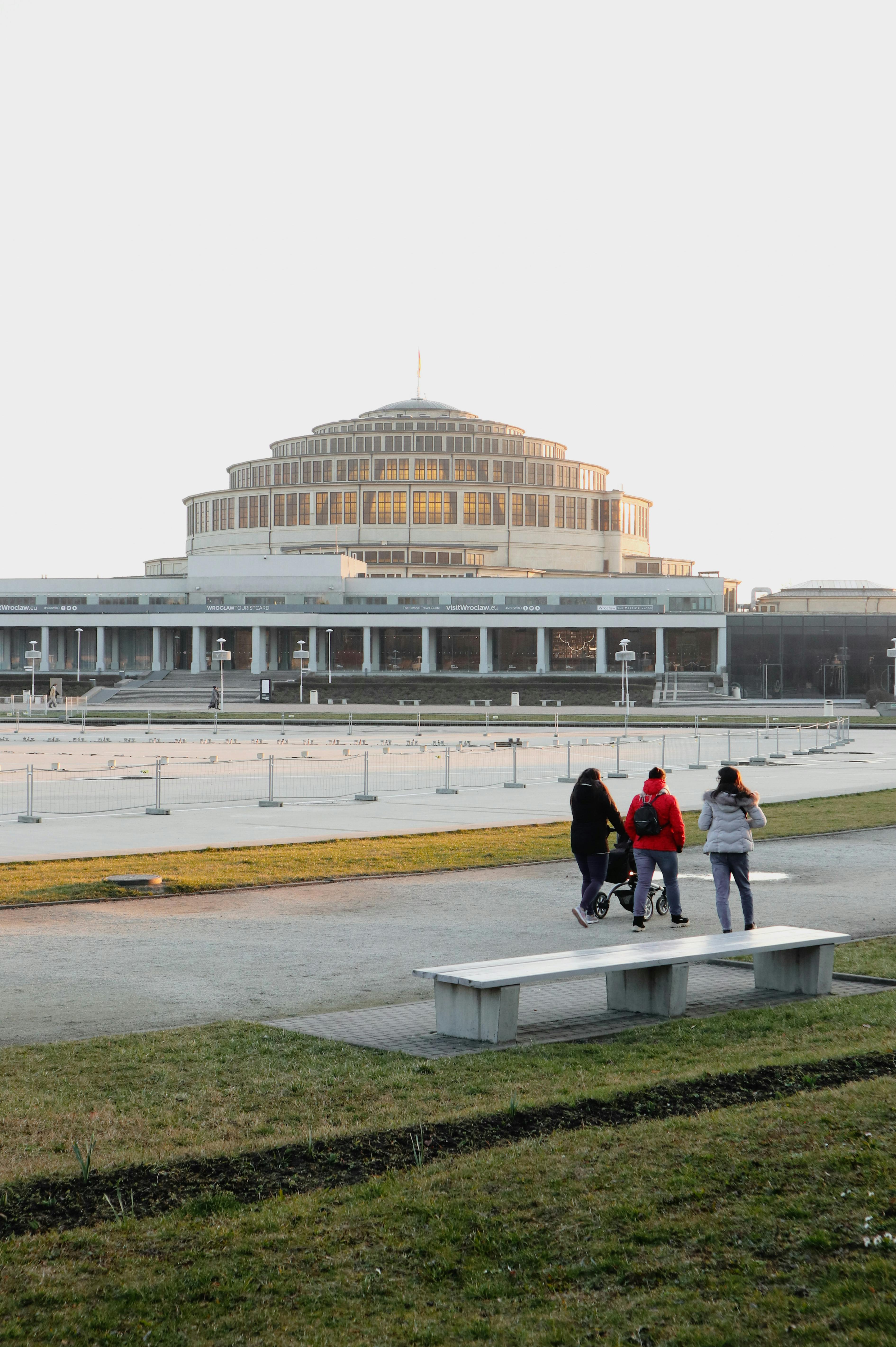 Hala Stulecia – architektoniczna rewolucja i nowoczesna ikona - Ilustracja do artykułu