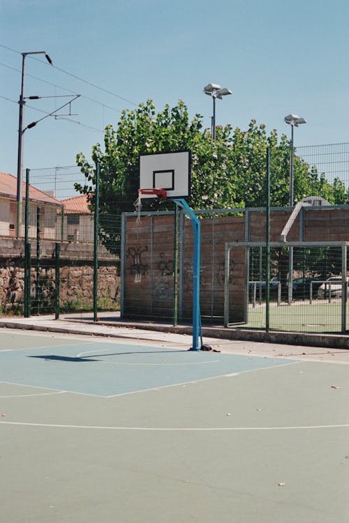 açık hava, Basket potası, Basketbol sahası içeren Ücretsiz stok fotoğraf