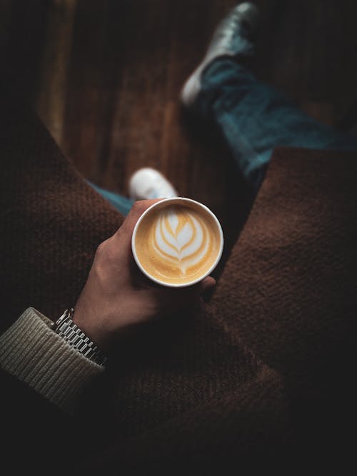 Kostenloses Stock Foto zu festhalten, kaffee, latte art