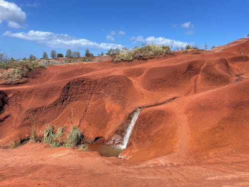 Darmowe zdjęcie z galerii z czerwony wodospad brudu, hawaje, kanion