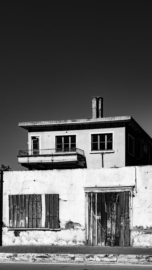 Základová fotografie zdarma na téma budova, černobílý, čisté nebe