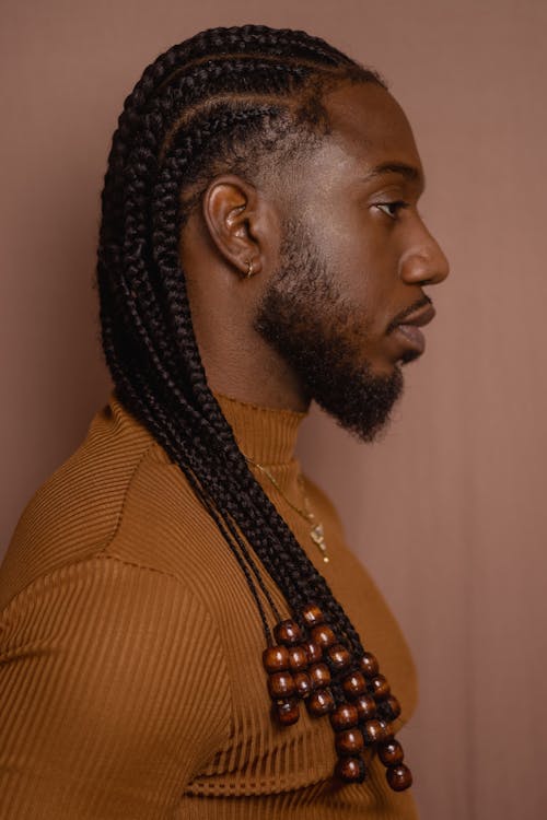 Gratis lagerfoto af afrikansk mand, fletninger med perler, flettet hår