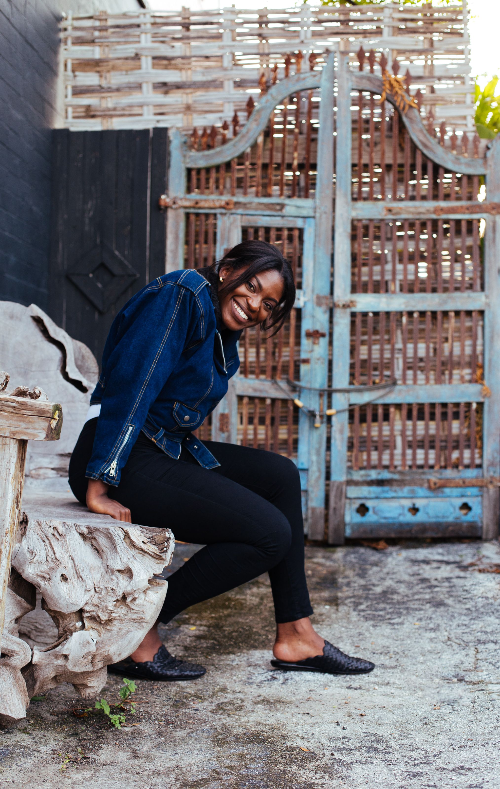 A Fashionable Woman Sitting on the Ground · Free Stock Photo
