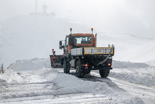 Бесплатное стоковое фото с вид сзади, грузовик, зима