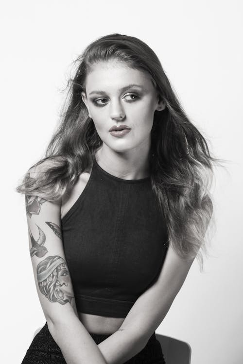 Free Gray Scale Photo of Woman on Black Crop Top Stock Photo