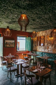 Cozy dining space in Tiradentes, Brazil featuring rustic decor and natural lighting.