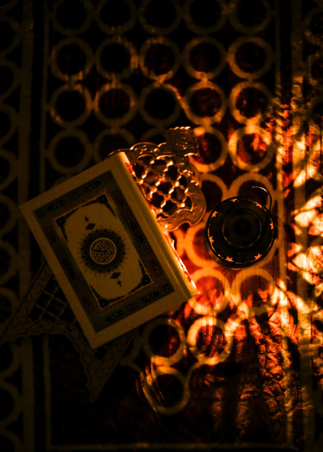 Abstract Still Life with an Illuminated Pattern · Free Stock Photo