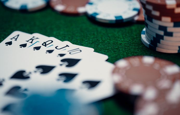 Online Casino: Spielautomaten und Live-Spiele im Überblick