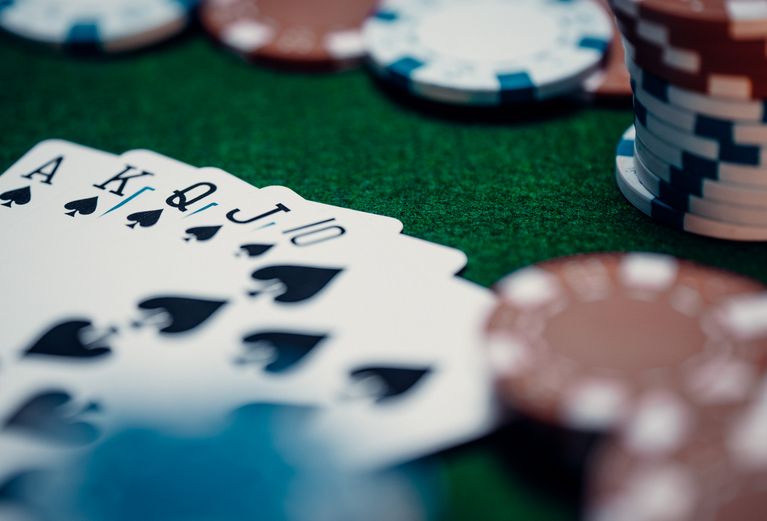 Online Casino: Spielautomaten und Live-Spiele im Überblick