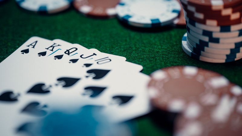 Poker gaming