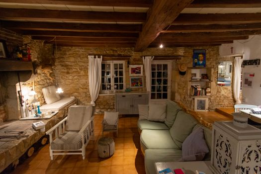 Kiralık odam için düzenli ve güvenilir ev arkadaşı arıyorum — İZMİR kiralık ilan görseli