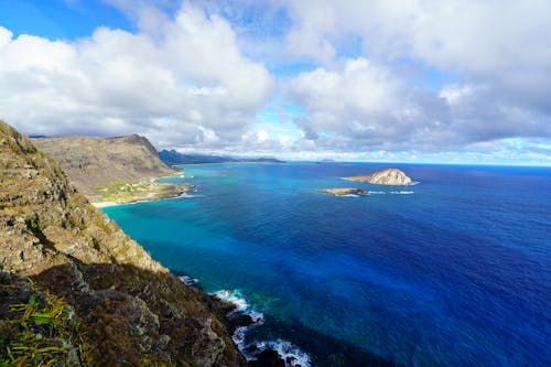 View from the Makapuu Lookout on the Makapuu Peninsula in Oahu, Hawaii 