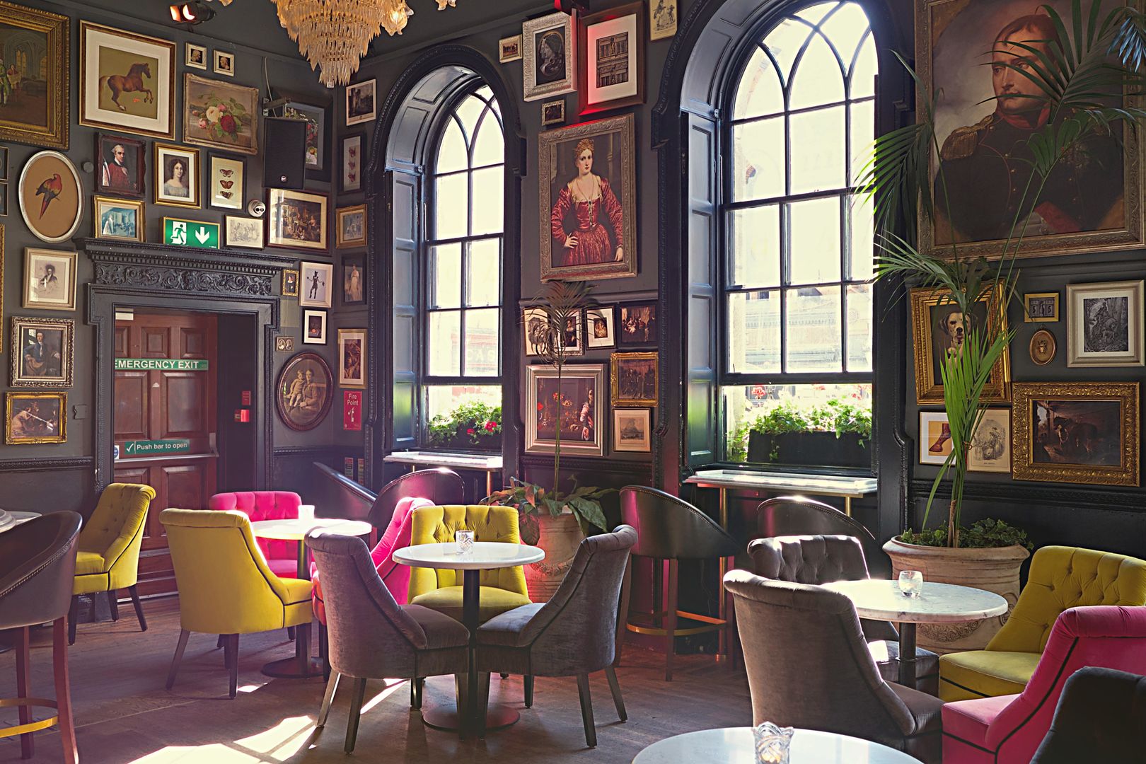 Restaurant Ambiance