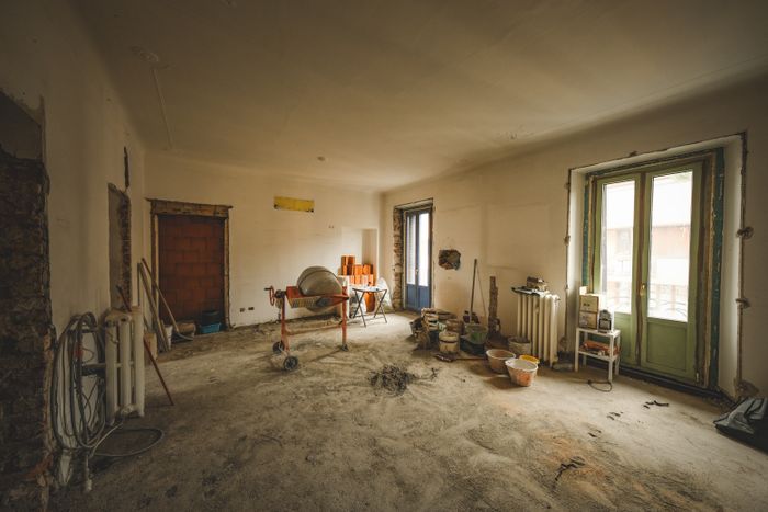 Unfinished room before renovation