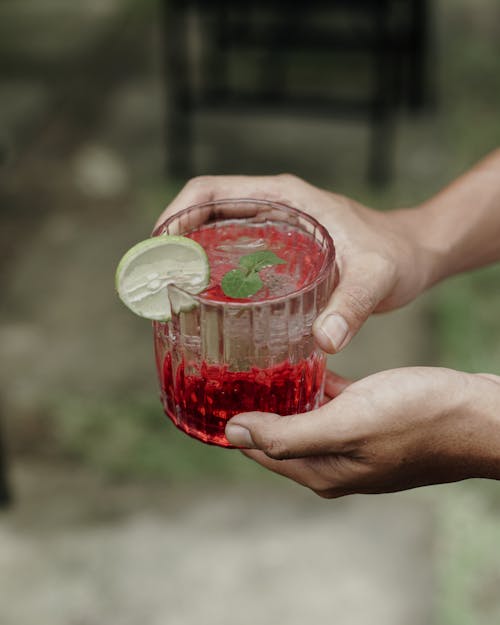 Fotobanka s bezplatnými fotkami na tému alkohol, červený sirup, citrón