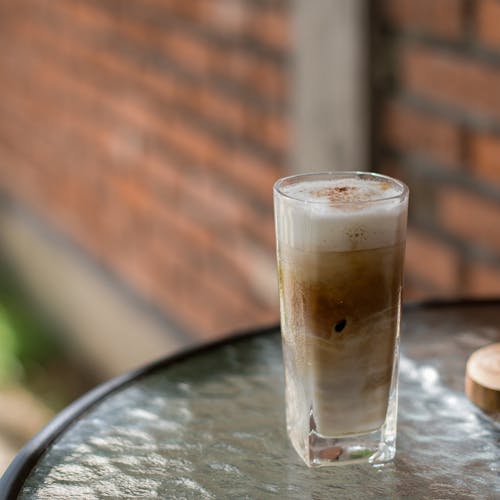 Kostenloses Stock Foto zu getränk, glas tisch, kaffee