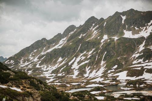 Foto profissional grátis de cadeia de montanhas, com frio, montanhas