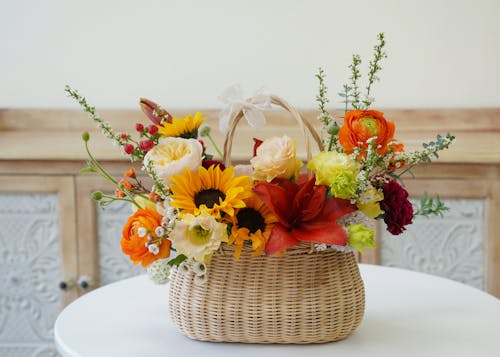 Gratis lagerfoto af blomster, blomstermotiv, bord