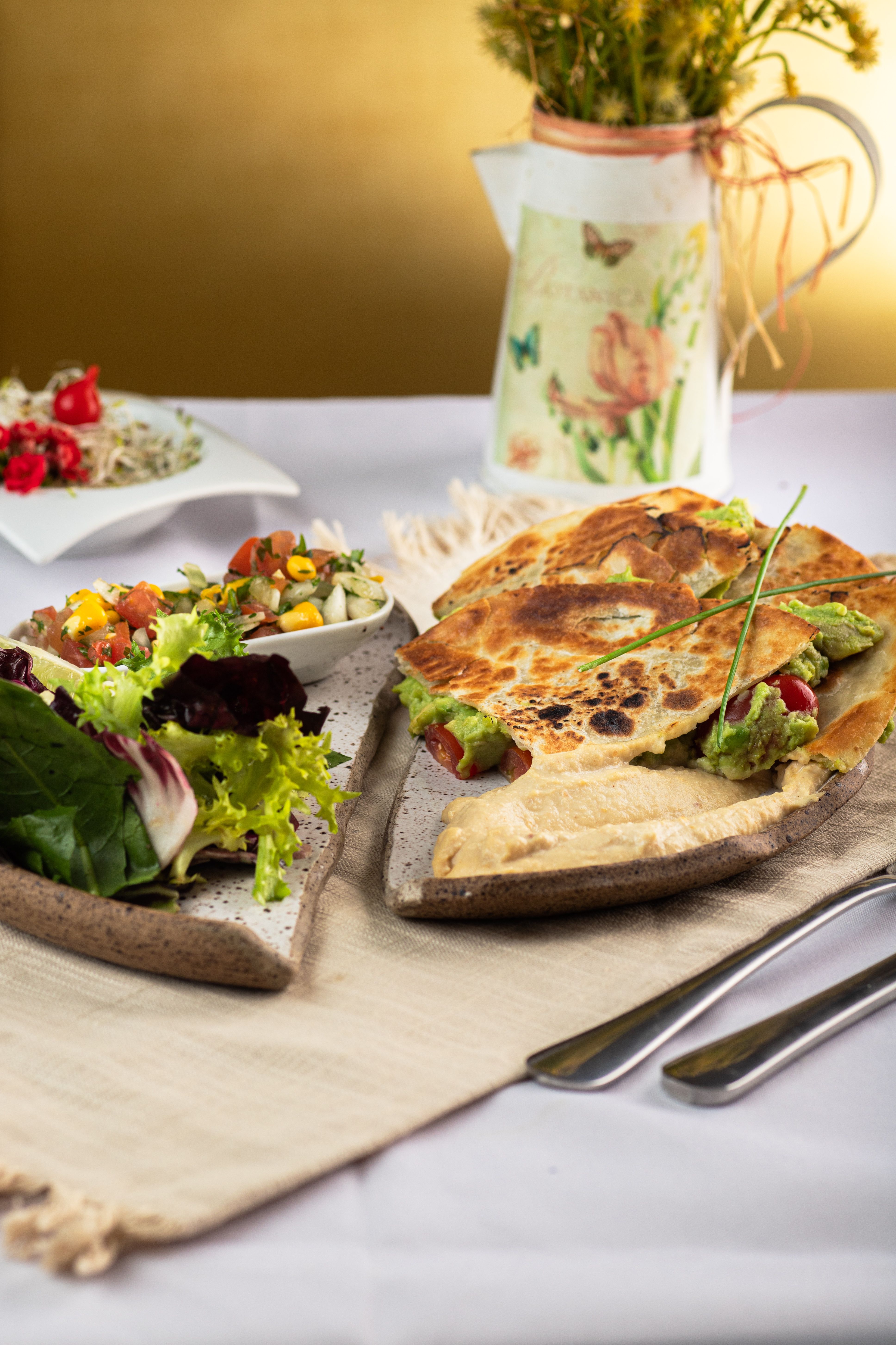 Quesadilla Integral de Requesón, Flor de Calabaza y Epazote