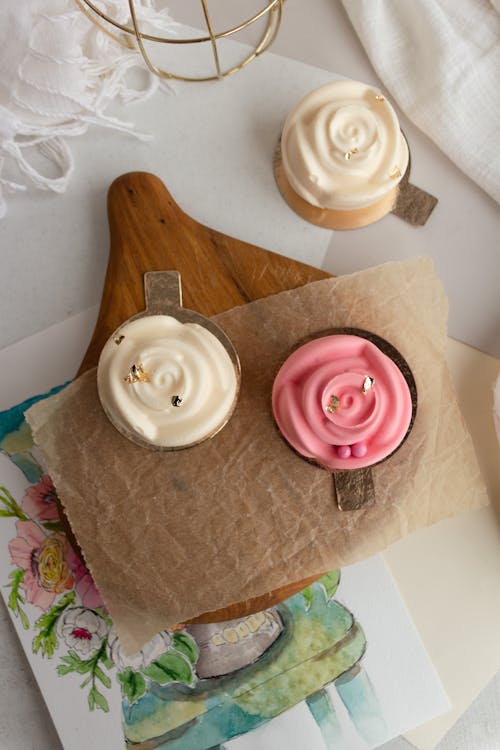 Cupcakes in the Shape of Roses 