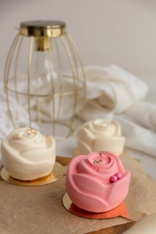 Cupcakes in the Shape of Roses 