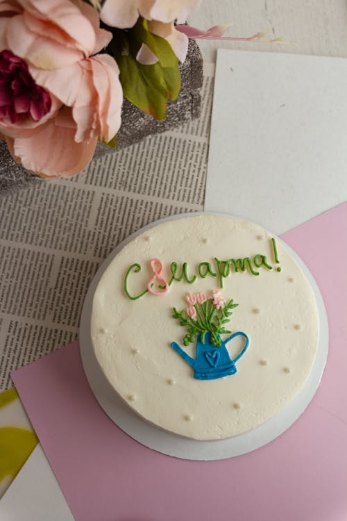 çiçek, dikey atış, doğum günü pastası içeren Ücretsiz stok fotoğraf