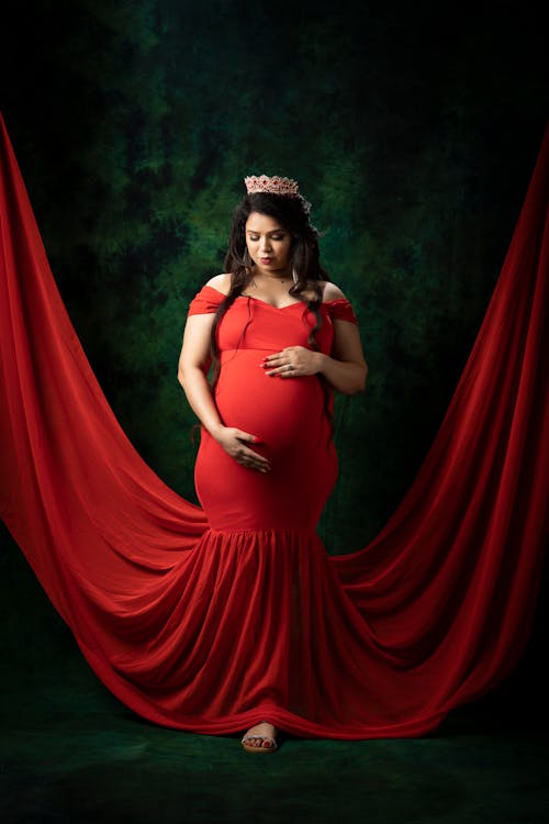 Бесплатное стоковое фото с беременная, вертикальный выстрел, вечерняя одежда