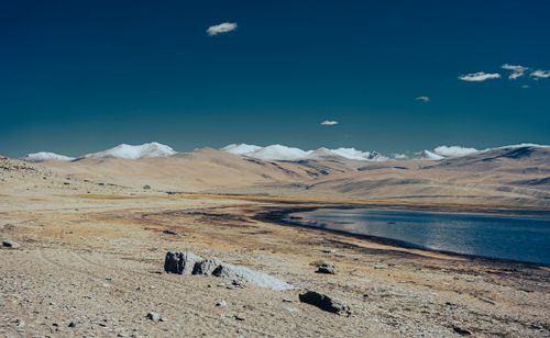 Free Captivating view of mountains and lake in Ladakheda, India under a clear blue sky. Stock Photo