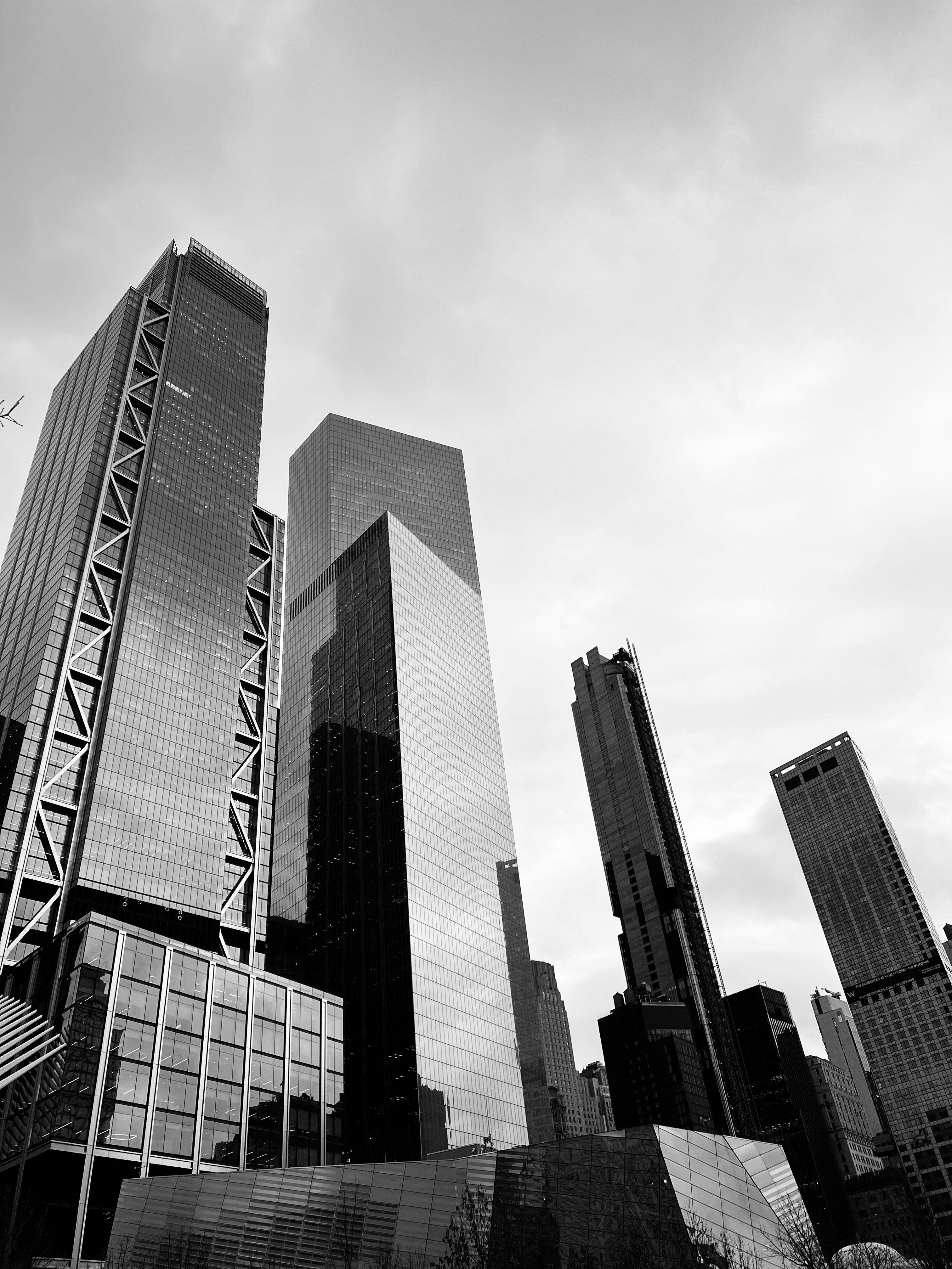 Skyscraper in Black and White · Free Stock Photo