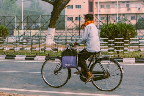 Foto d'estoc gratuïta de anant amb bici, bici, bossa