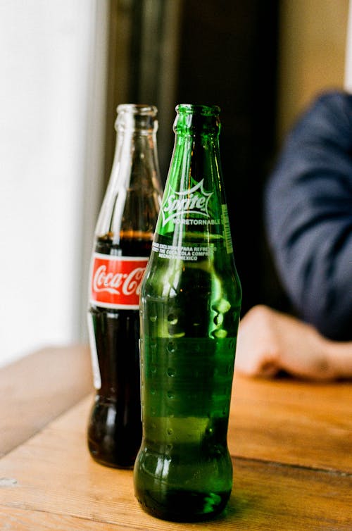 Безкоштовне стокове фото на тему «Coca-Cola, безалкогольні напої, вертикальні постріл»