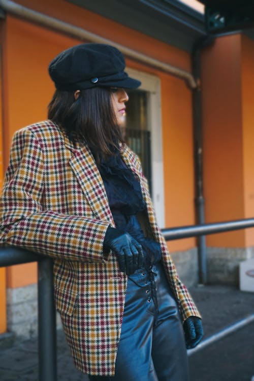 Foto d'estoc gratuïta de abric, baranes, barret