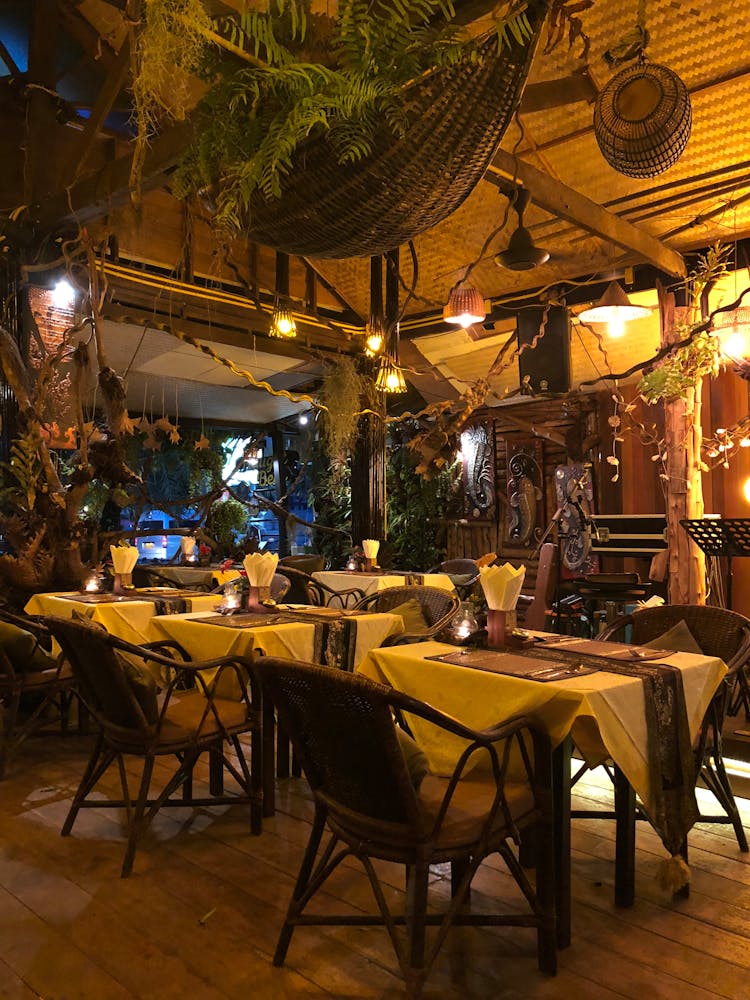 Restaurant Table And Chairs