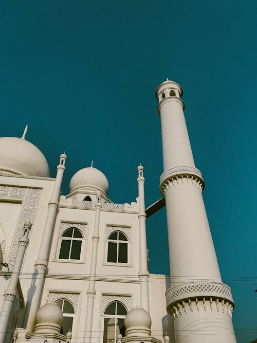 Low Angle Shot of the Masjid Ul Himaya Mosque in Kochi, India 
