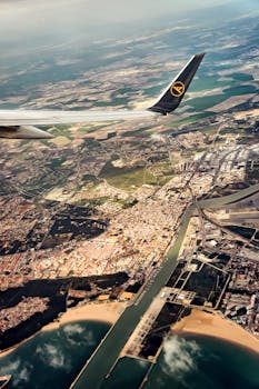 坎皮尼亚-塞拉诺的航拍照片展示了城市地区和沿海景观